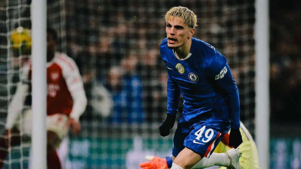 Un doblete de Garnacho no alcanzó para evitar la derrota de Chelsea ante Arsenal en un partidazo por la Carabao Cup