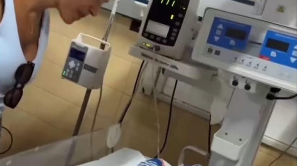 Mayra Mendoza visitó al bebé abandonado: "Está vivo porque hay personas que no miran para otro lado"