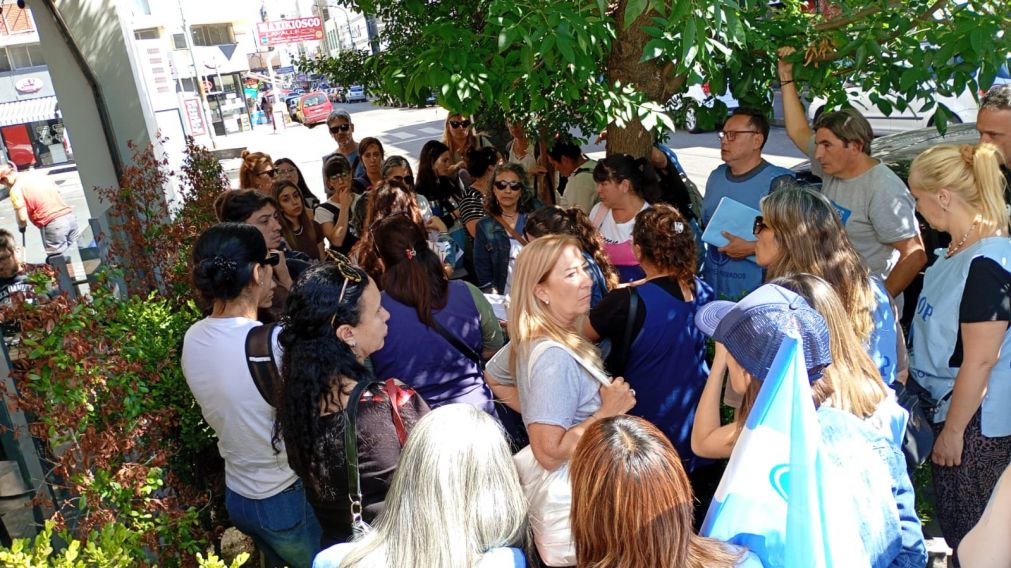 Cierre del colegio Thomas Edison de Berazategui: docentes reclaman en el Ministerio de Trabajo