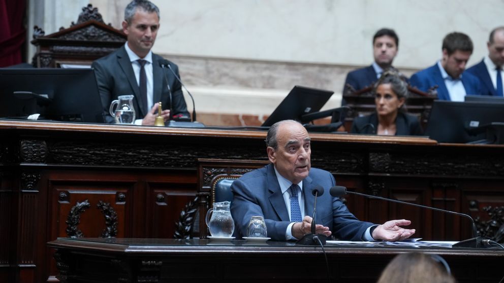 Guillermo Francos brinda un informe de gestión en la Cámara de Diputados.