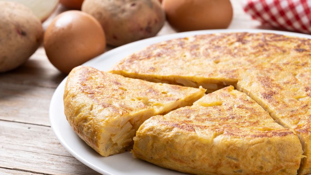 Receta fácil de tortilla de papa: un clásico de la cocina española.