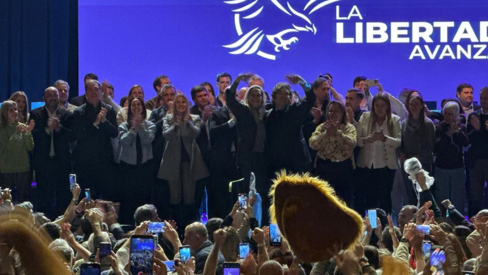 Javier Milei encabezará una caravana sobre la avenida Hipólito Yrigoyen en Lomas de Zamora.