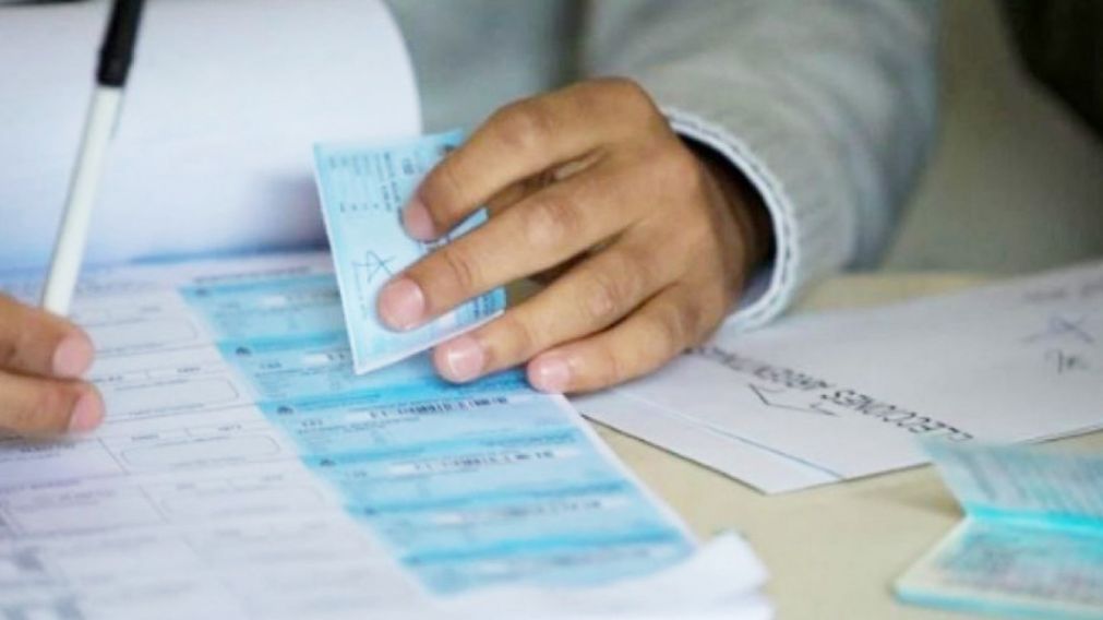 El Gobierno de Javier Milei estableció cuánto cobrarán las autoridades de mesa y los delegados en las elecciones de octubre (Archivo).