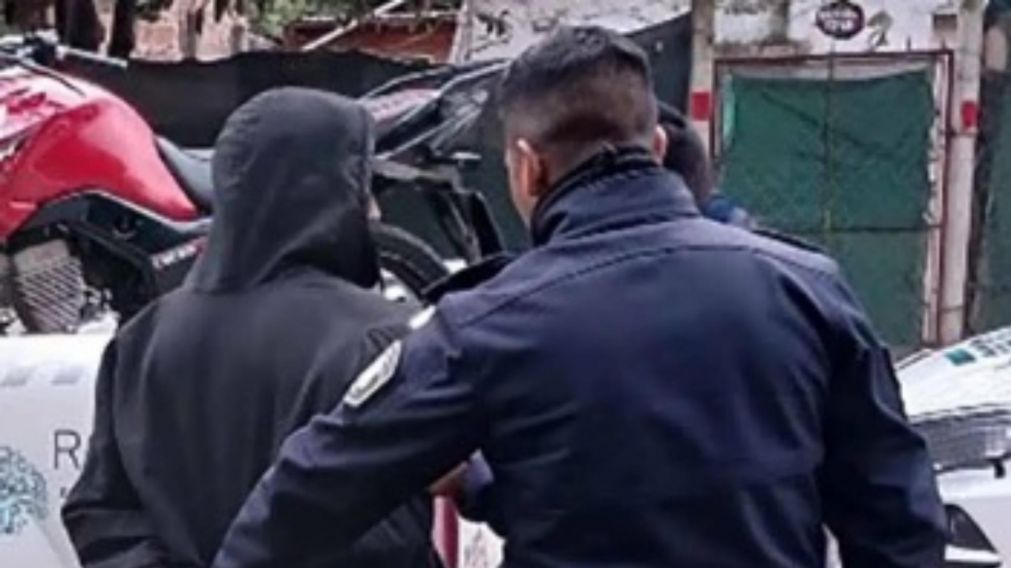 Este es uno de los hampones que resultó aprehendido por los efectivos policiales.