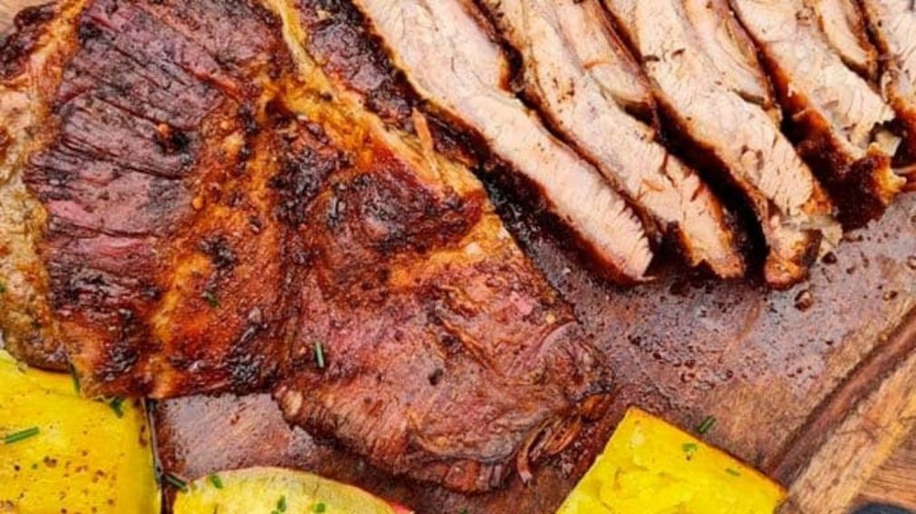 El corte de carne de cerdo que es económico y se convierte en la estrella de los asados.