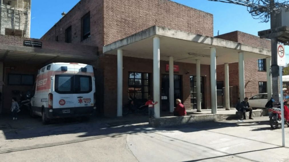 Un adolescente fue hospitalizado tras ser apuñalado en una pelea callejera en Santa Fe.