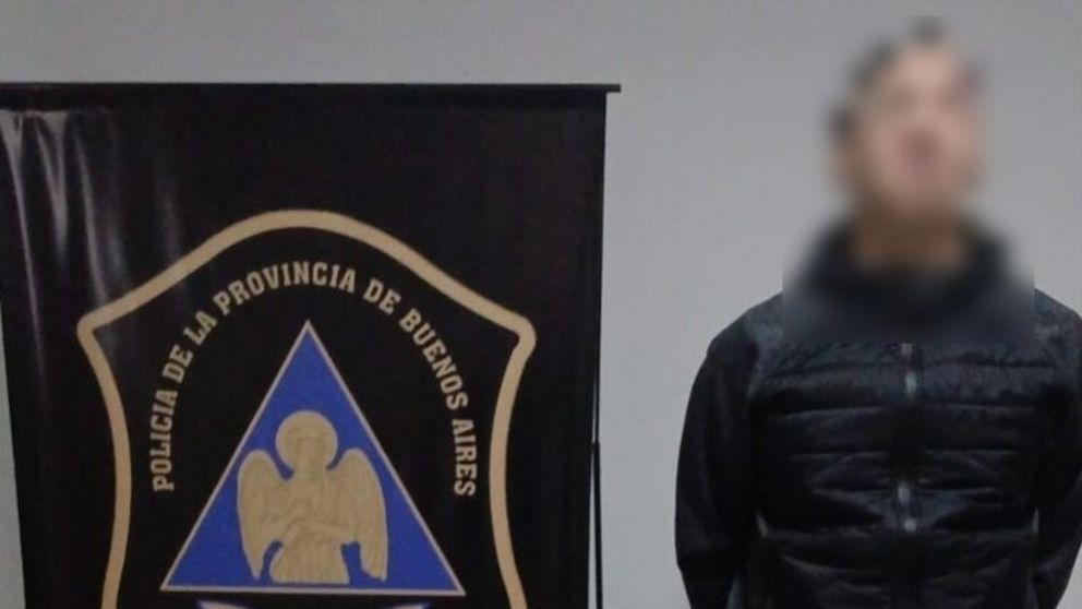 Este es el sujeto que resultó aprehendido por los investigadores policiales.