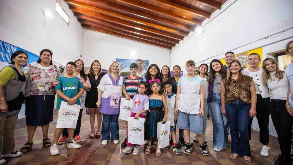 Salud visual y educación: Mieri participó de una nueva entrega de anteojos en Solano