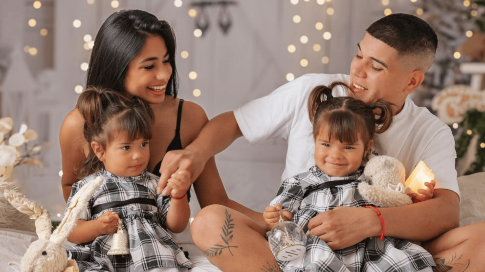 Daniela Celis y Thiago Medina buscan niñera para sus gemelas, pero un requisito generó repudió en las redes: "Cuando duermen la siesta..."