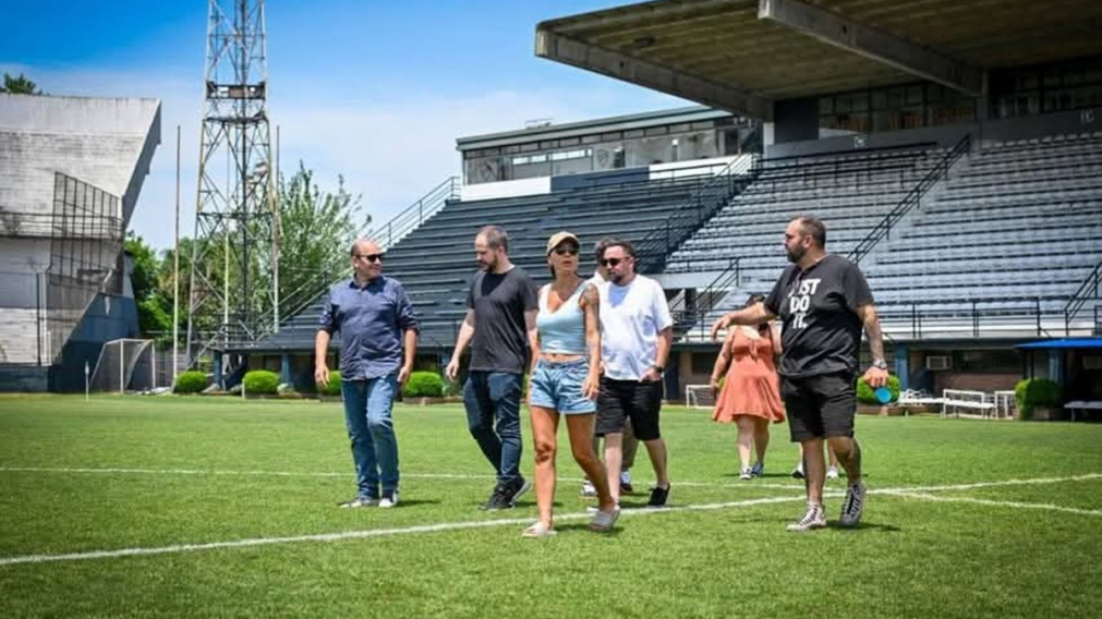Quilmes moderniza su estadio: iluminación LED para el Centenario con acompañamiento municipal