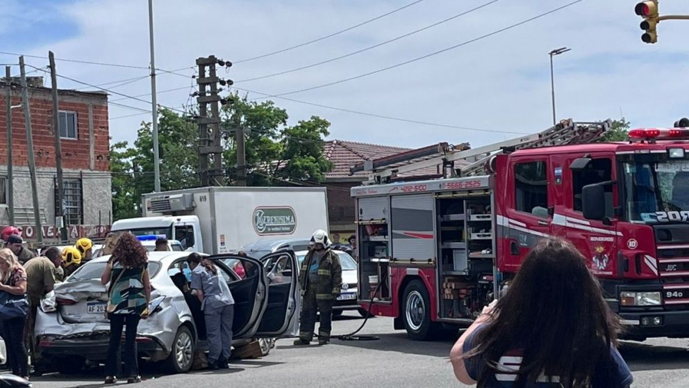 Impactante choque en San Francisco Solano: tres personas heridas y un conductor que huyó