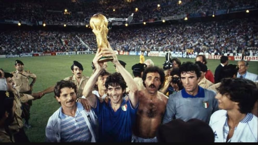 Paolo Rossi y el día que lloró por la muerte de Maradona