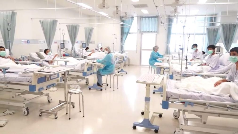 Varios de los chicos rescatados en la sala de m�ximos cuidados del nosocomio.