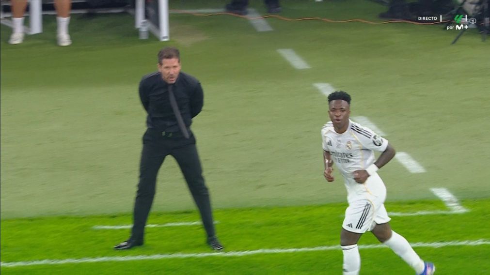Cholo Simeone se cruzó feo con Vinicius en el clásico entre Atlético Madrid y Real Madrid: los detalles del escándalo