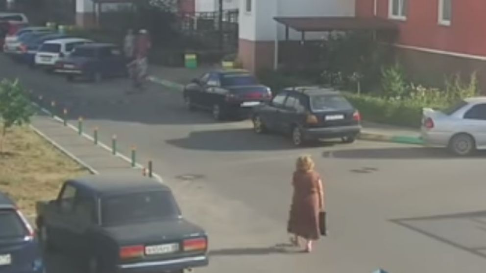 Un auto voló por el aire por las altas temperaturas.