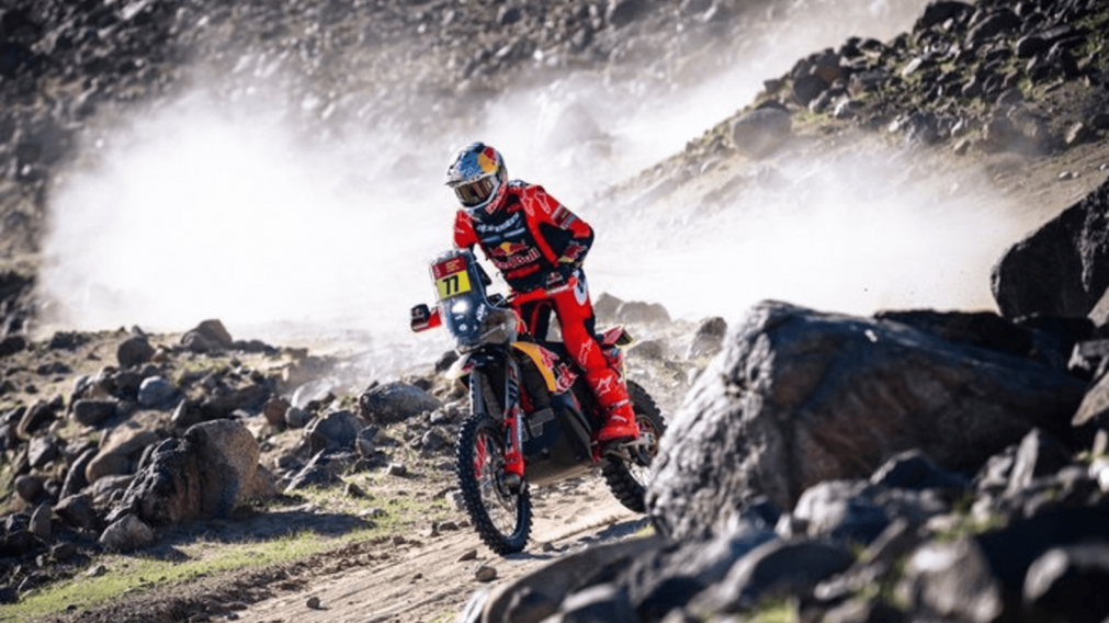 Rally Dakar 2026: Luciano Benavides casi atropella a unos camellos y debi� hacer una arriesgada maniobra para evitarlos