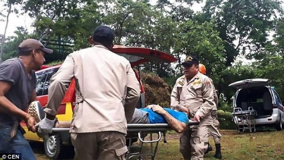Celebró su luna de miel en tirolesa, impactó contra su esposa y murió