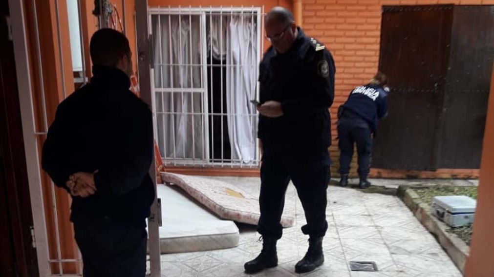 La policía trabajando en la casa de la Momia.