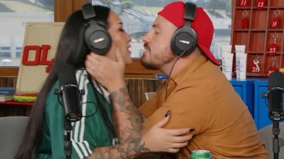 El apasionado beso de Fede Bal a Evelyn Botto en pleno programa: "Ya está, rompimos el hielo...".