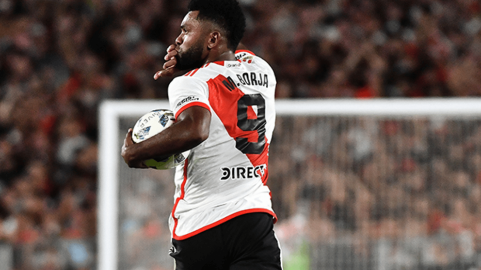 Miguel Borja quiso despedirse de River con el "Gracias totales" que inmortalizó Gustavo Cerati y lo destruyeron