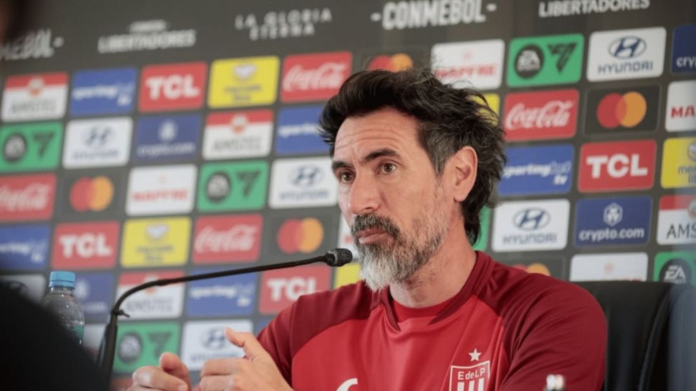 Tensión en Estudiantes de La Plata: se define el futuro de Eduardo Domínguez