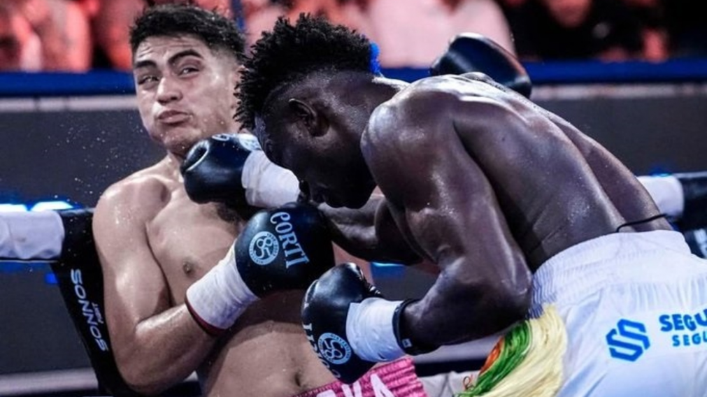 El tremendo nocaut de Touba Niang: el mantero senegalés pero nacionalizado argentino que destrozó a Bazooka Chávez y revoluciona al boxeo nacional