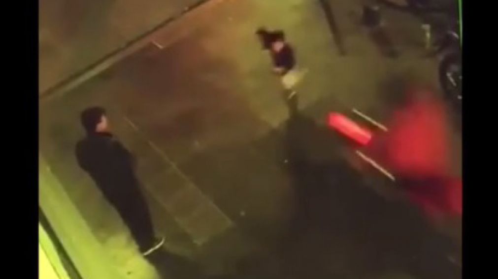 Se subió a la vereda con la moto a toda velocidad y atropelló a nenito