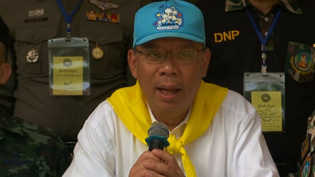 Narongsak Osottanakorn informó un parate de 20 horas para culminar el rescate.