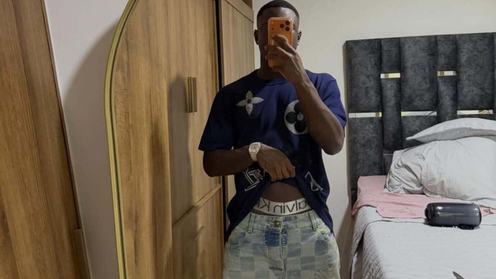 El polémico posteo de Marino Hinestroza antes de llegar a Boca: se sacó una foto con un cuchillo