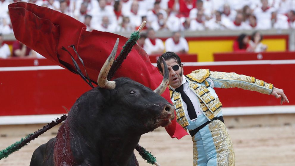Un toro le arrancó el cuero cabelludo a matador con espeluznante cornada