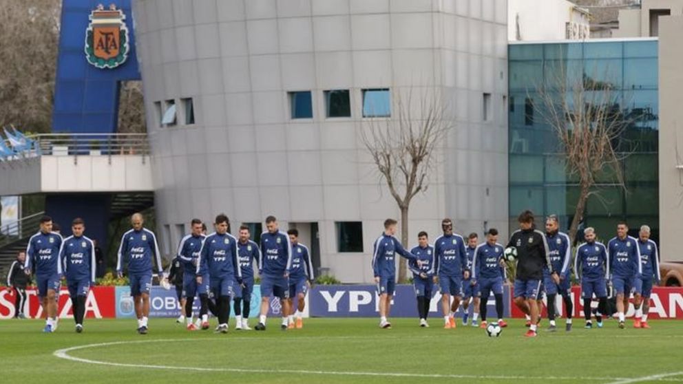 Se terminó: sufre Scaloni ante la pérdida de una figura clave en la estructura de la Selección Argentina