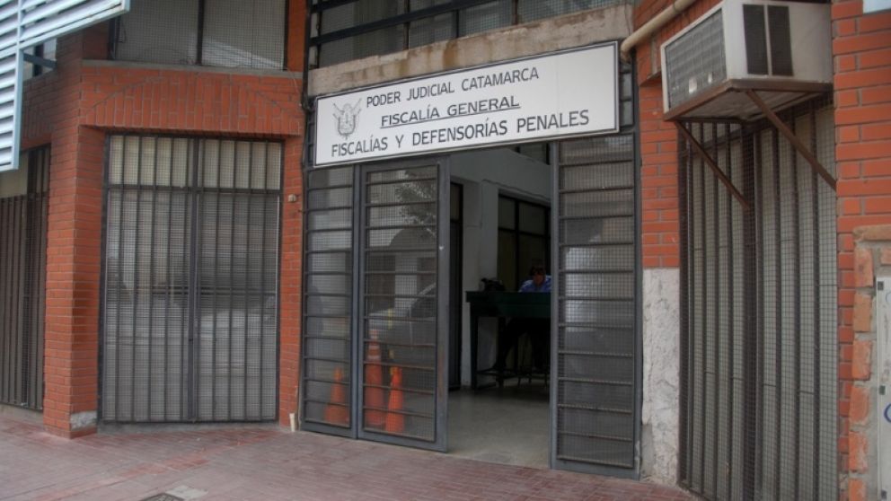 Comisario golpeó a transexual que le robó el celular después de tener sexo