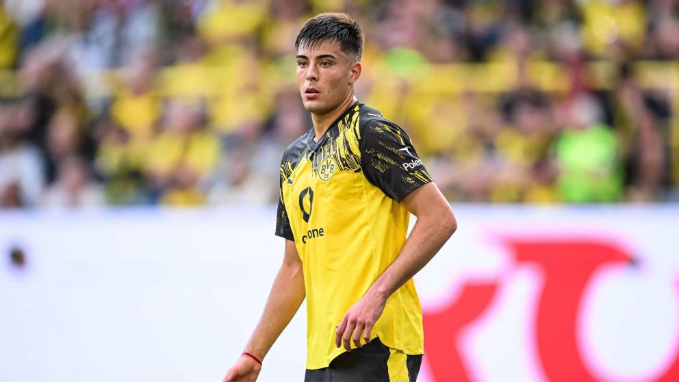 Aaron Anselmino vive lesionado en el Borussia Dortmund y el Chelsea podría tomar una drástica decisión