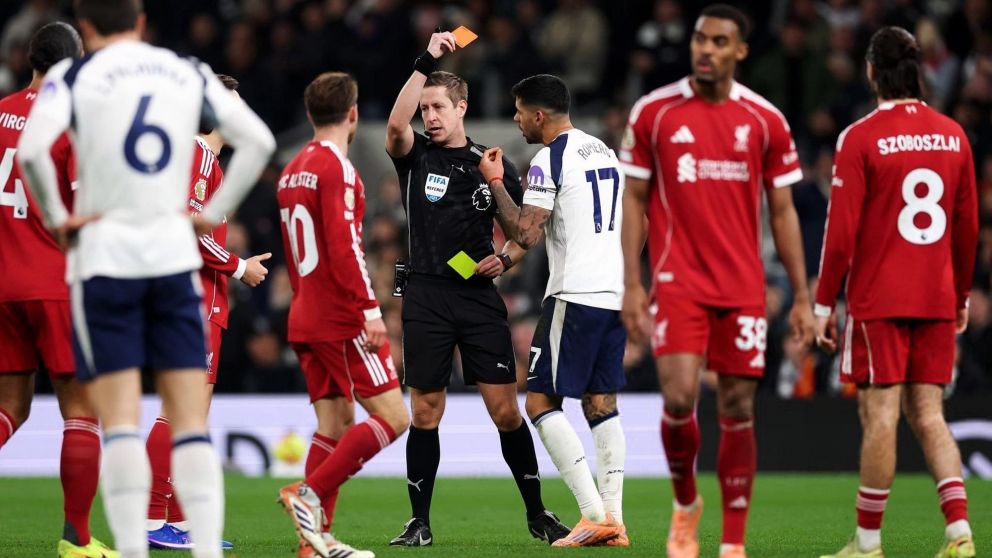 Cuti Romero fue expulsado en la derrota de Tottenham ante Liverpool por la Premier League