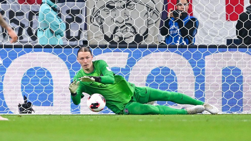 Matvey Safonov, el h�roe de PSG ante Flamengo, ataj� los penales con una fractura a cuestas