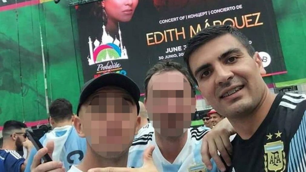 Se mostr� con amigos en los estadios. 