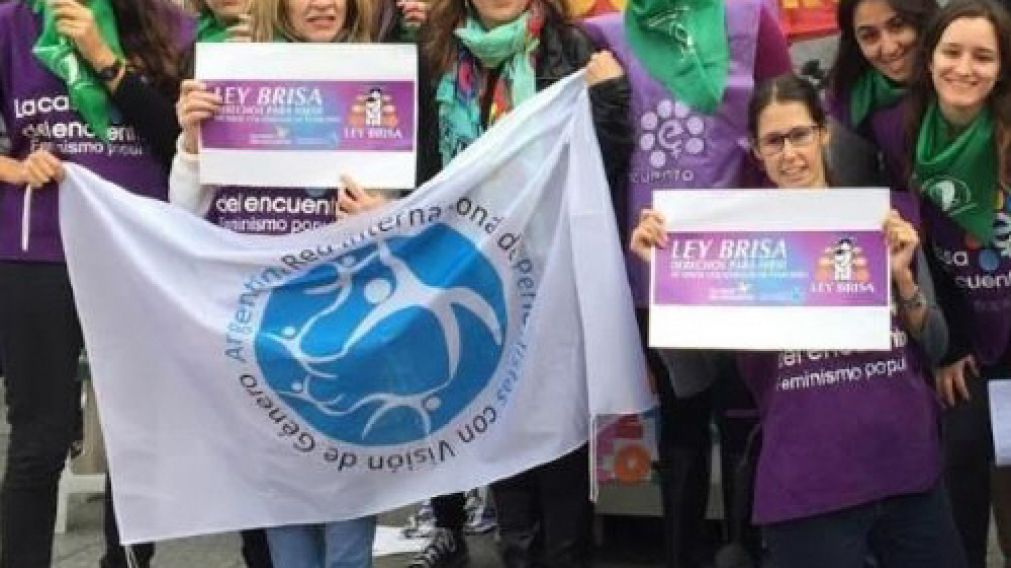 La ley Brisa fue promovida por el colectivo de mujeres.