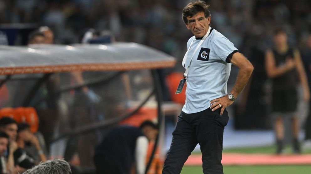 Atenci�n hinchas de Racing: el fuerte descargo de Gustavo Costas tras perder la final ante Estudiantes