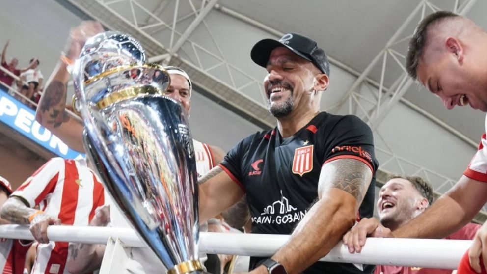El palito de Juan Sebastián Verón tras la coronación de Estudiantes: "Las cosas buenas prevalacen siempre sobre las malas"