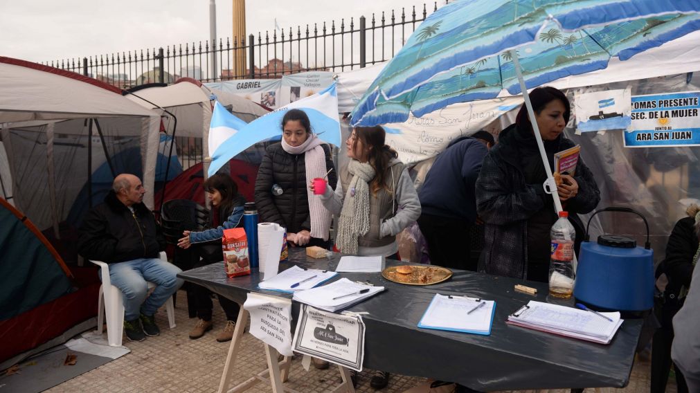 Quienes reclaman en Plaza de Mayo denunciaron que los quiere echar (Nahuel Ventura-Crónica).