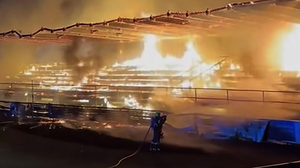 Un equipo se fue a la B y los hinchas prendieron fuego su estadio