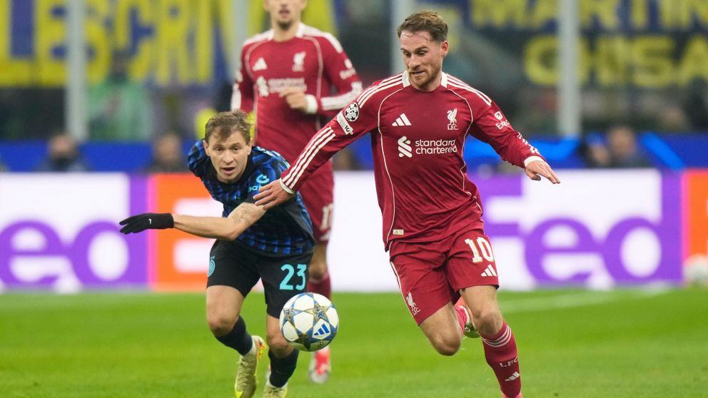 Alexis Mac Allister no se achicó y eligió un bando entre Mohamed Salah y Arne Slot en Liverpool