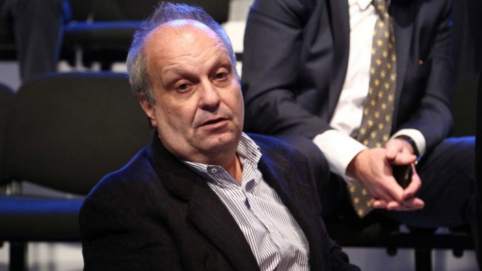 El titular del Sistema Federal de Medios y Contenidos Públicos justificó los despidos en Télam.