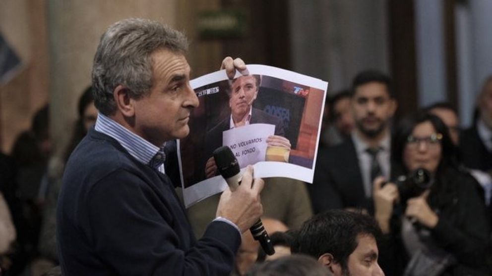 Agustín Rossi "gastó" a Dujovne por una foto.