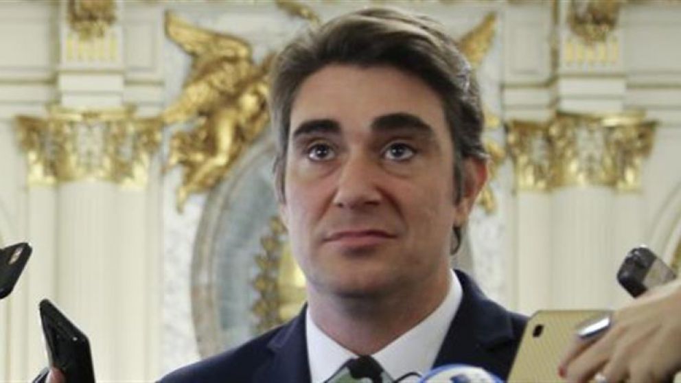 El ministro de Energía, Iguacel, continúa la correción de tarifas.
