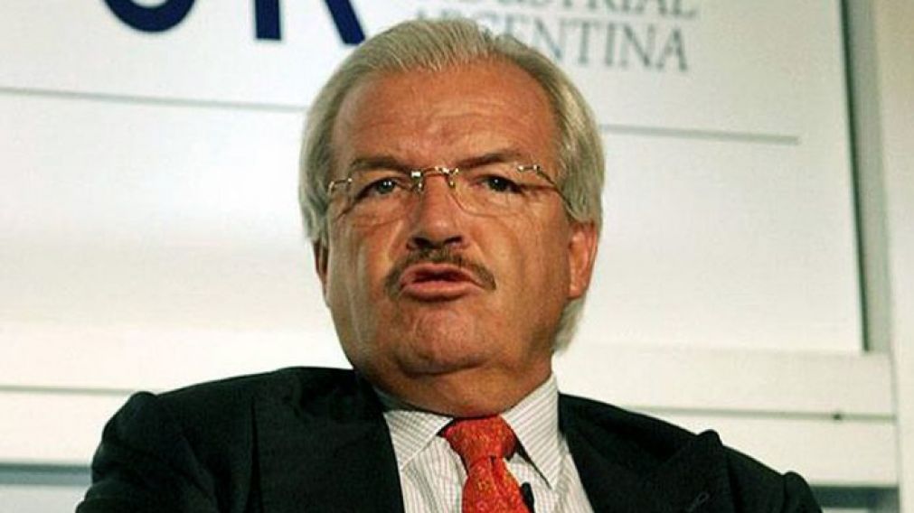 Betnaza se mostr� preocupado por la situaci�n actual. 