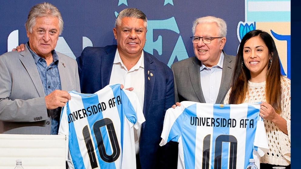 El Gobierno nacional advirtió que la Universidad de la AFA no está habilitada