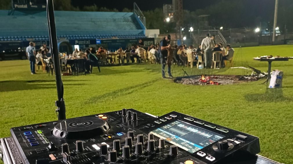 El inédito festejo del plantel Estudiantes de Río Cuarto tras conseguir el histórico ascenso a Primera