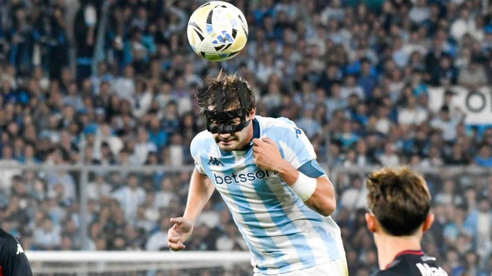 El gesto de Santiago Sosa hacia Marcos Rojo tras su expulsión que encendió una luz de alerta en Racing