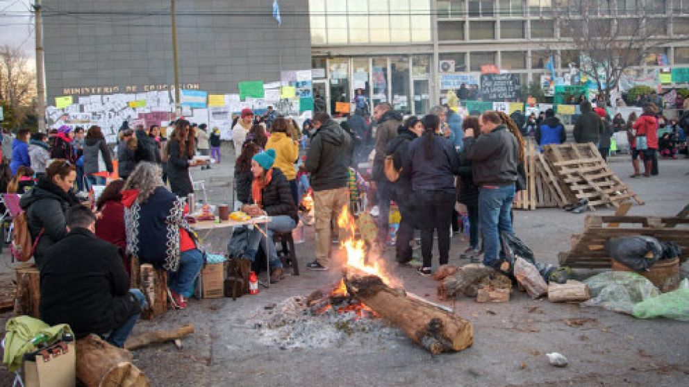 El Ministerio de Educación de Chubut permanece tomado hace un mes.